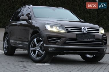 Позашляховик / Кросовер Volkswagen Touareg 2015 в Рівному