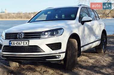 Внедорожник / Кроссовер Volkswagen Touareg 2015 в Киеве