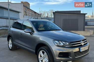 Внедорожник / Кроссовер Volkswagen Touareg 2014 в Киеве