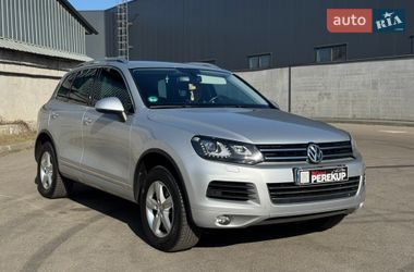 Внедорожник / Кроссовер Volkswagen Touareg 2013 в Киеве