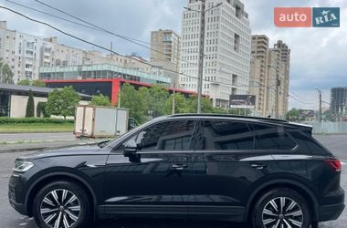 Позашляховик / Кросовер Volkswagen Touareg 2021 в Харкові