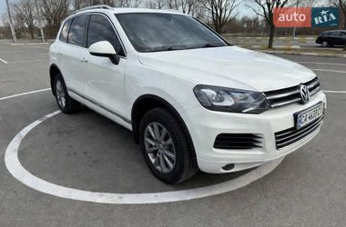 Позашляховик / Кросовер Volkswagen Touareg 2011 в Черкасах