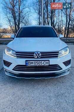 Внедорожник / Кроссовер Volkswagen Touareg 2015 в Ромнах