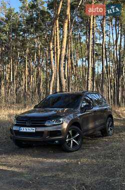 Внедорожник / Кроссовер Volkswagen Touareg 2011 в Киеве