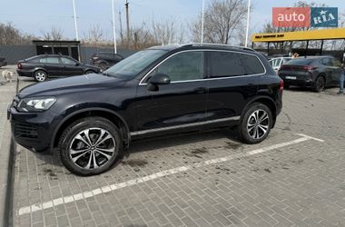 Внедорожник / Кроссовер Volkswagen Touareg 2012 в Днепре