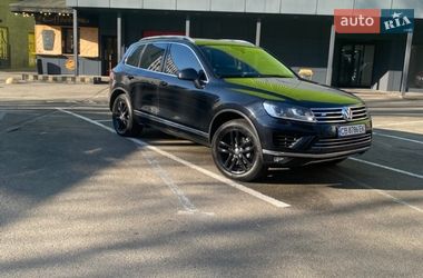 Внедорожник / Кроссовер Volkswagen Touareg 2014 в Чернигове