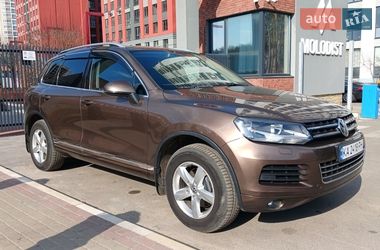 Внедорожник / Кроссовер Volkswagen Touareg 2013 в Киеве