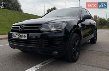 Внедорожник / Кроссовер Volkswagen Touareg 2012 в Киеве