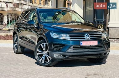 Позашляховик / Кросовер Volkswagen Touareg 2016 в Києві