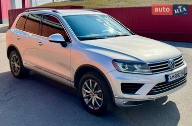 Внедорожник / Кроссовер Volkswagen Touareg 2015 в Киеве