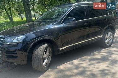 Позашляховик / Кросовер Volkswagen Touareg 2011 в Полтаві