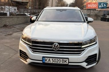 Позашляховик / Кросовер Volkswagen Touareg 2020 в Києві