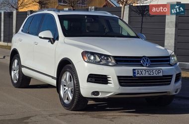 Внедорожник / Кроссовер Volkswagen Touareg 2014 в Киеве
