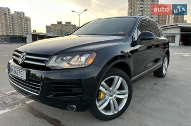 Позашляховик / Кросовер Volkswagen Touareg 2013 в Києві