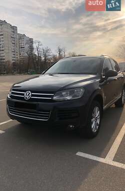 Внедорожник / Кроссовер Volkswagen Touareg 2011 в Киеве