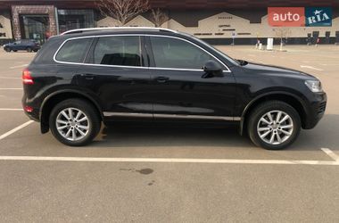 Позашляховик / Кросовер Volkswagen Touareg 2011 в Києві