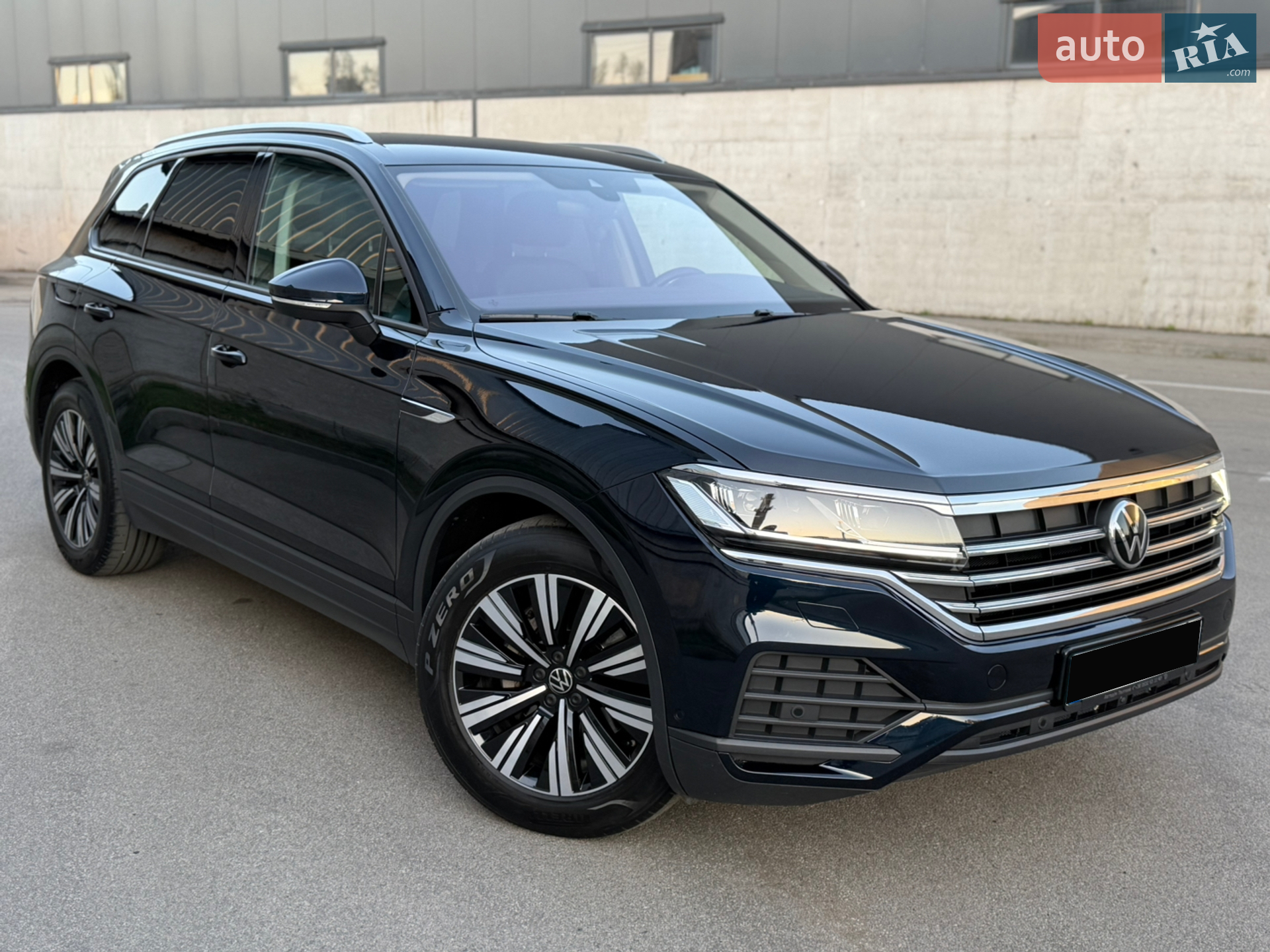 2021 Volkswagen Touareg - мініатюра 2