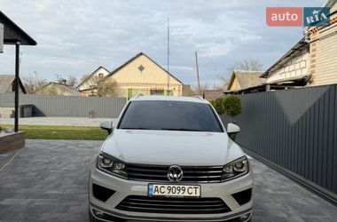 Позашляховик / Кросовер Volkswagen Touareg 2015 в Ківерцях