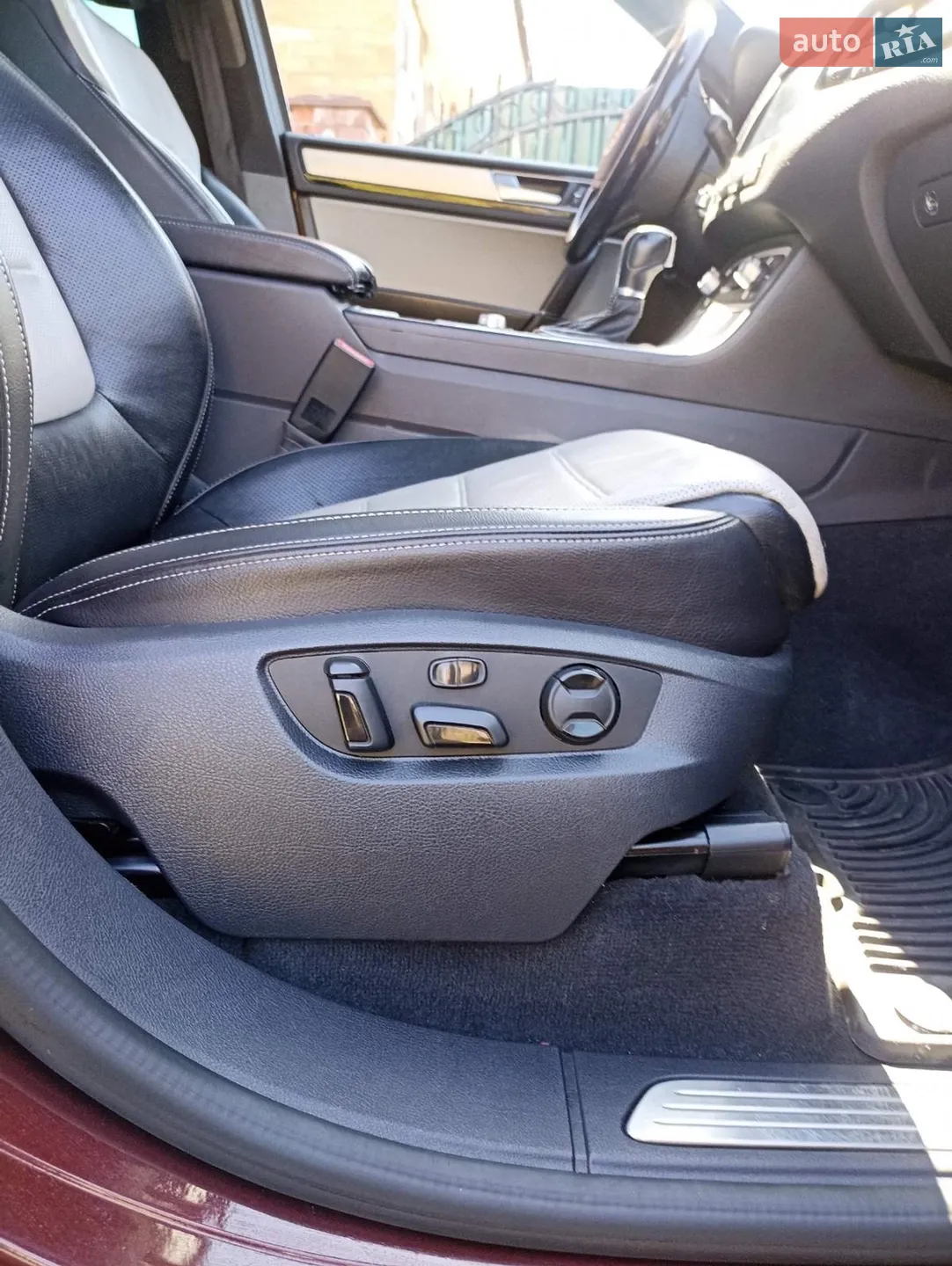 2016 Volkswagen Touareg - мініатюра 21