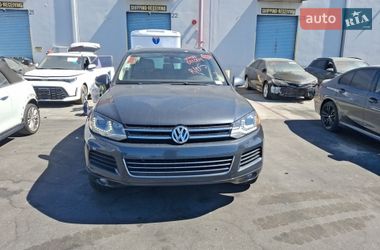 Позашляховик / Кросовер Volkswagen Touareg 2013 в Києві