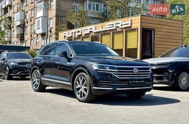 Позашляховик / Кросовер Volkswagen Touareg 2020 в Києві