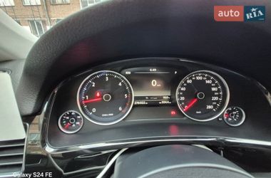 Внедорожник / Кроссовер Volkswagen Touareg 2013 в Черкассах