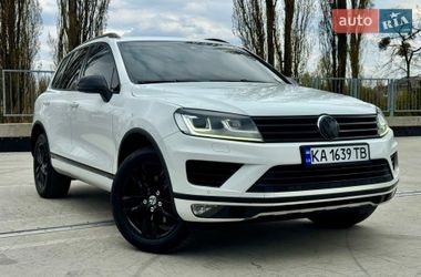 Позашляховик / Кросовер Volkswagen Touareg 2016 в Києві