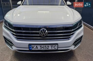 Внедорожник / Кроссовер Volkswagen Touareg 2019 в Киеве