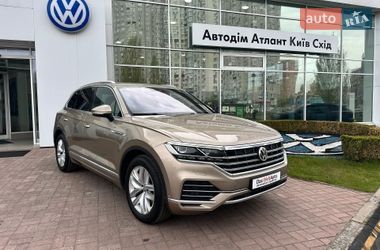 Внедорожник / Кроссовер Volkswagen Touareg 2019 в Киеве