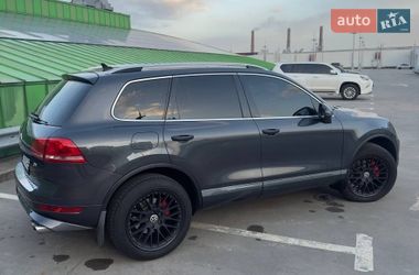 Позашляховик / Кросовер Volkswagen Touareg 2011 в Києві