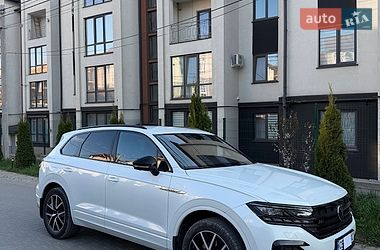 Позашляховик / Кросовер Volkswagen Touareg 2021 в Чернівцях
