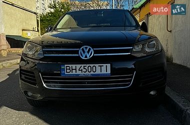 Внедорожник / Кроссовер Volkswagen Touareg 2014 в Одессе