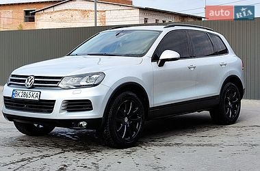 Внедорожник / Кроссовер Volkswagen Touareg 2010 в Сарнах