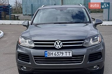 Позашляховик / Кросовер Volkswagen Touareg 2014 в Одесі