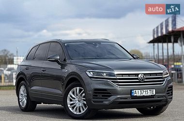 Позашляховик / Кросовер Volkswagen Touareg 2020 в Києві