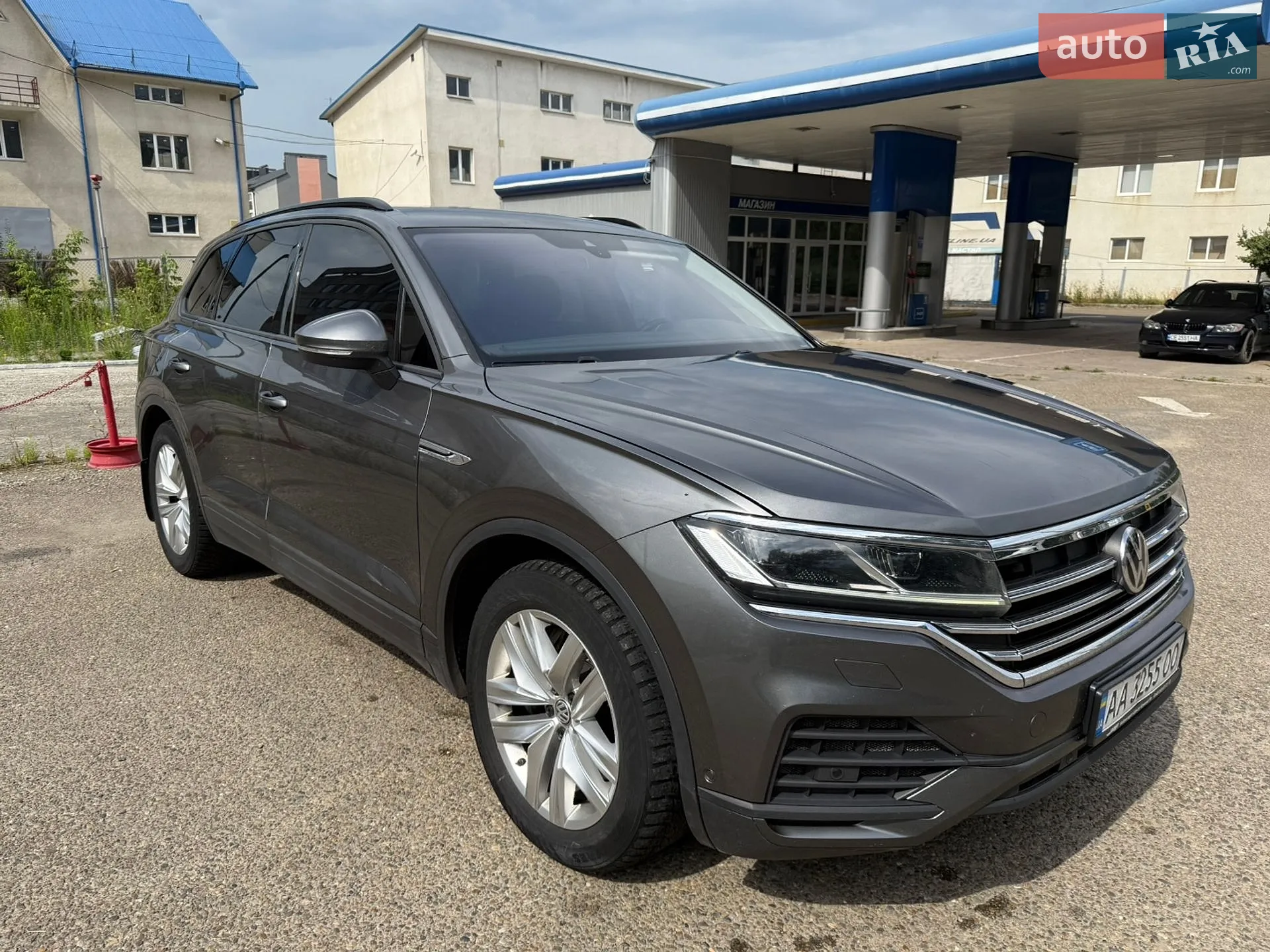 2019 Volkswagen Touareg - мініатюра 2