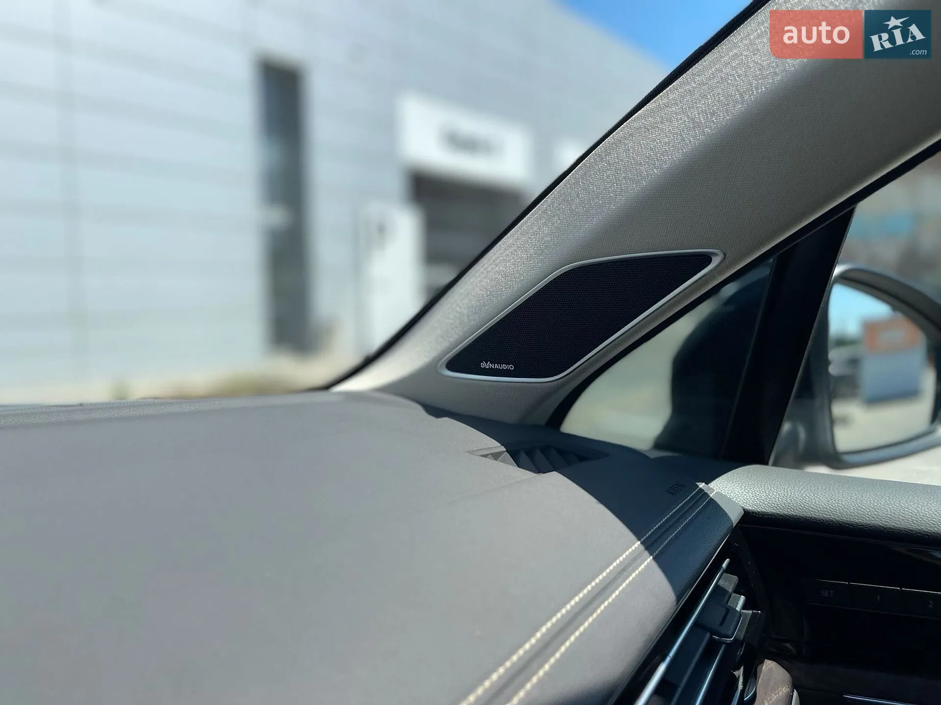 2019 Volkswagen Touareg - мініатюра 18