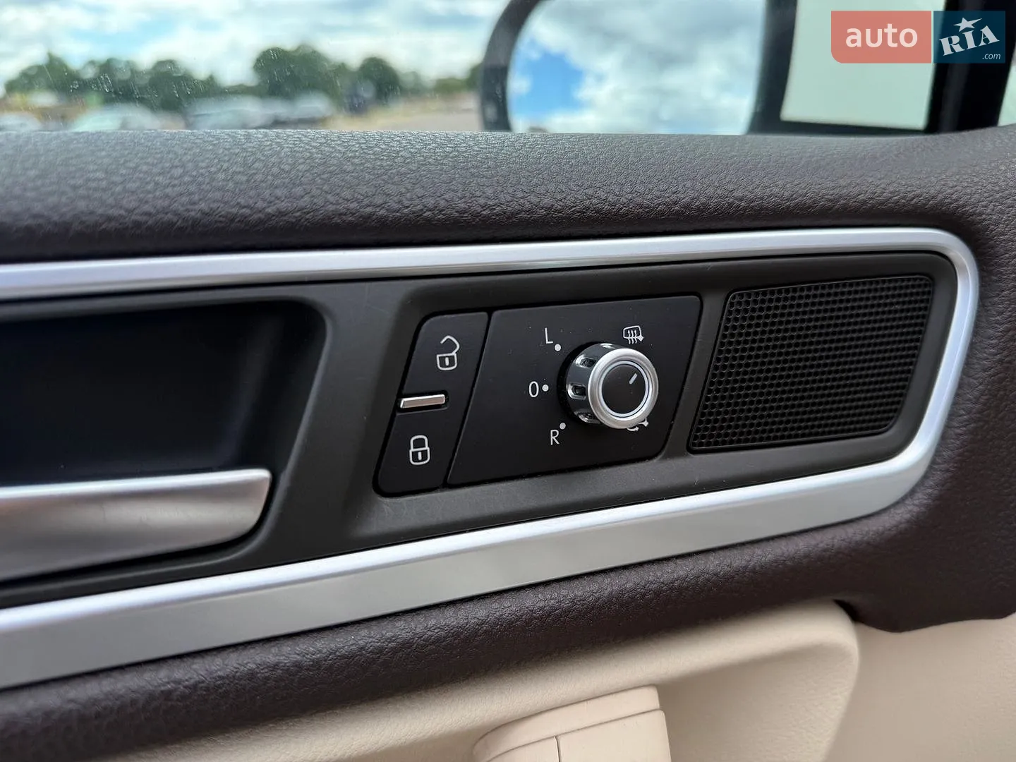 2011 Volkswagen Touareg - мініатюра 27