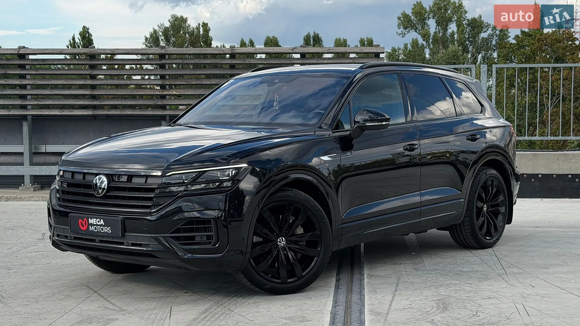 2022 Volkswagen Touareg - фото 1