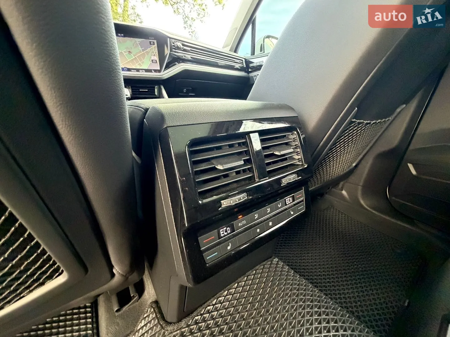 2019 Volkswagen Touareg - мініатюра 12