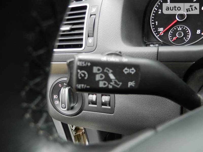 Мінівен Volkswagen Touran 2012 в Запоріжжі
