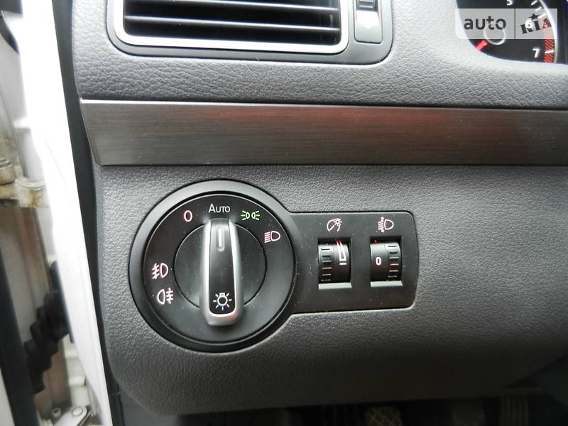 Мінівен Volkswagen Touran 2012 в Запоріжжі