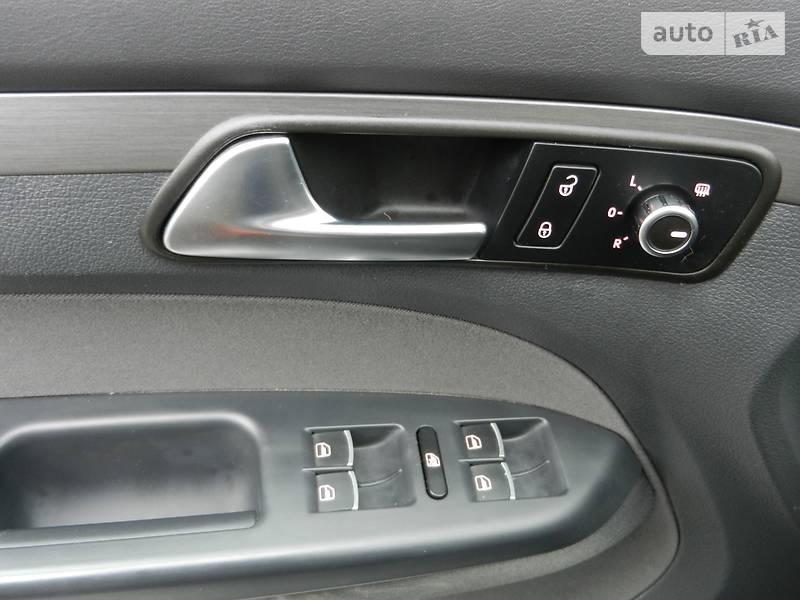 Мінівен Volkswagen Touran 2012 в Запоріжжі
