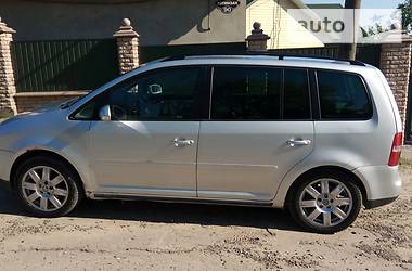 Мінівен Volkswagen Touran 2004 в Чернівцях