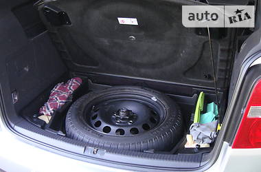 Універсал Volkswagen Touran 2004 в 