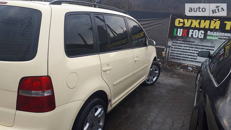 Мінівен Volkswagen Touran 2004 в Іршаві