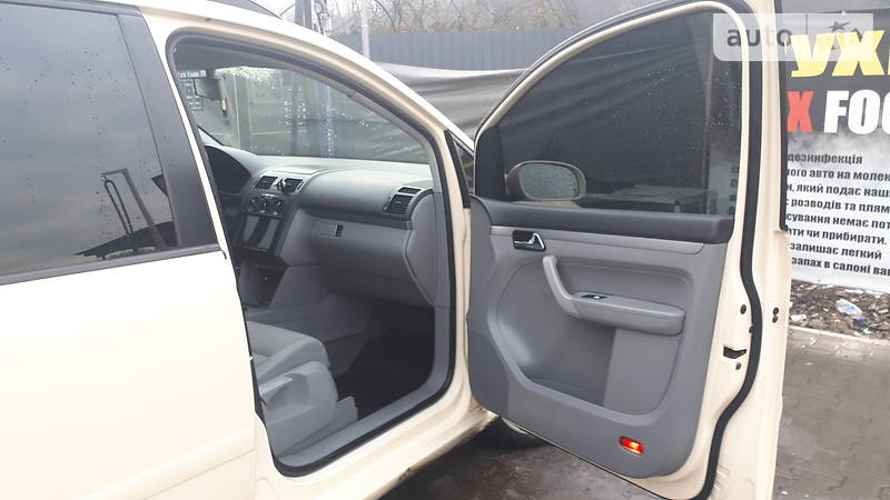 Мінівен Volkswagen Touran 2004 в Іршаві