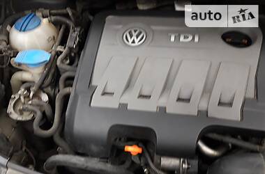 Мінівен Volkswagen Touran 2011 в 