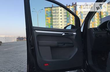 Мінівен Volkswagen Touran 2011 в 
