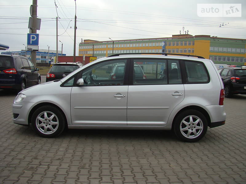 Мінівен Volkswagen Touran 2008 в Луцьку